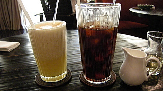 パインジュースとアイスコーヒー