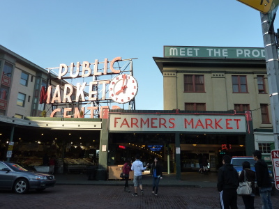 全米最古の公共市場 Pike Place Market