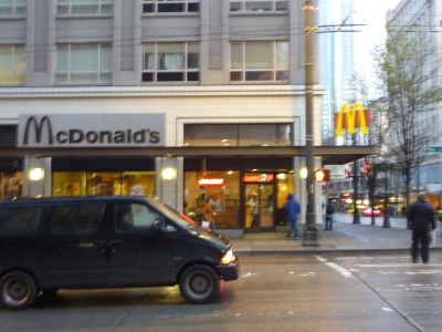 マックでテイクアウト（to go）