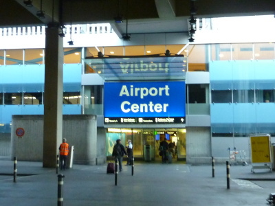 鉄道駅のあるAirport Center