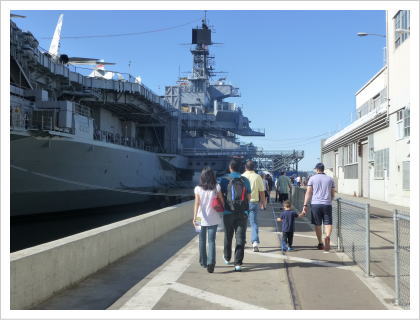 USS~bhEFCفiMidWay Museumj