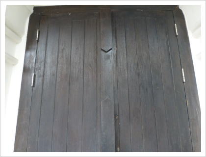 木製の外扉