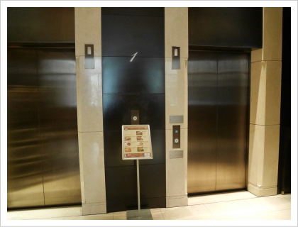 1階のエレベーターホール