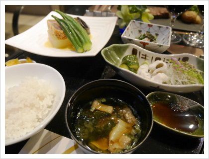 岐阜県産飛騨牛のカツレツと夏野菜　とうもろこしソース餡と共に